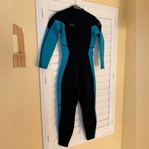 Hevto Wetsuit - adult S - Black and Teal